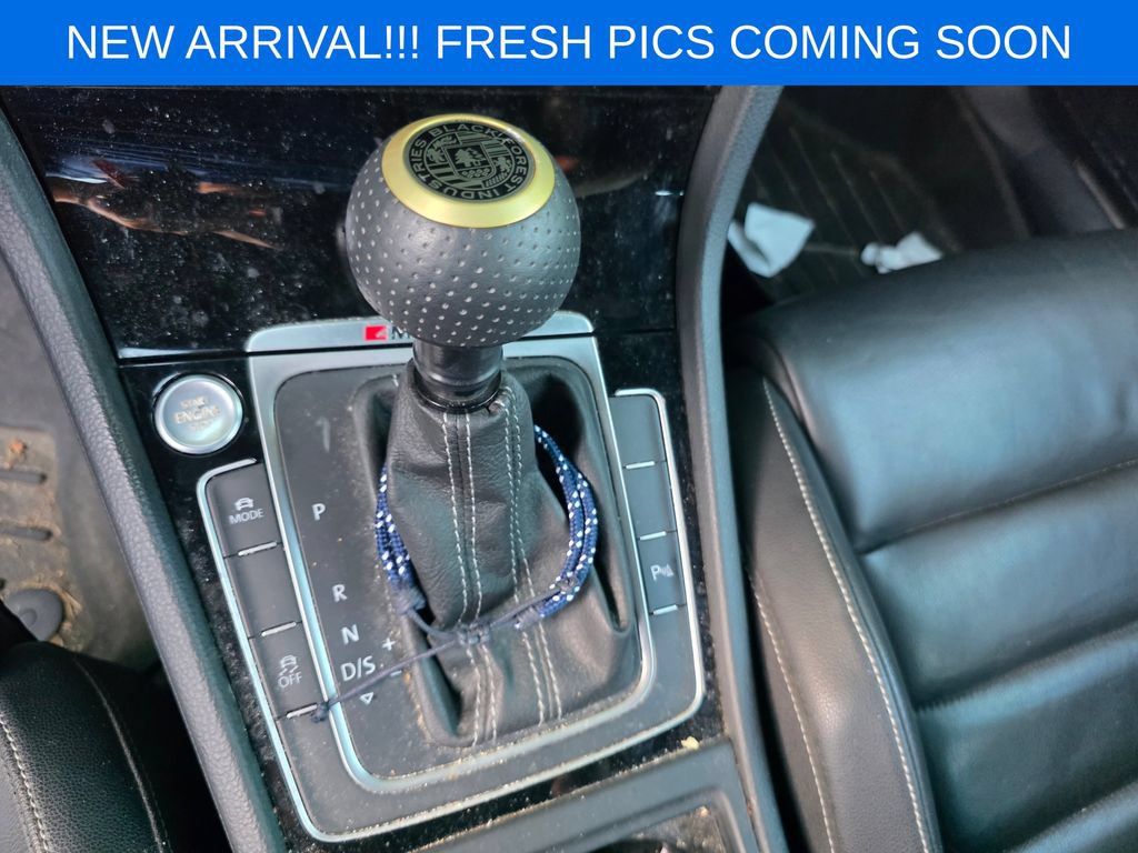 Used 2017 Volkswagen Golf R 4-Door AWD/4WD image 11