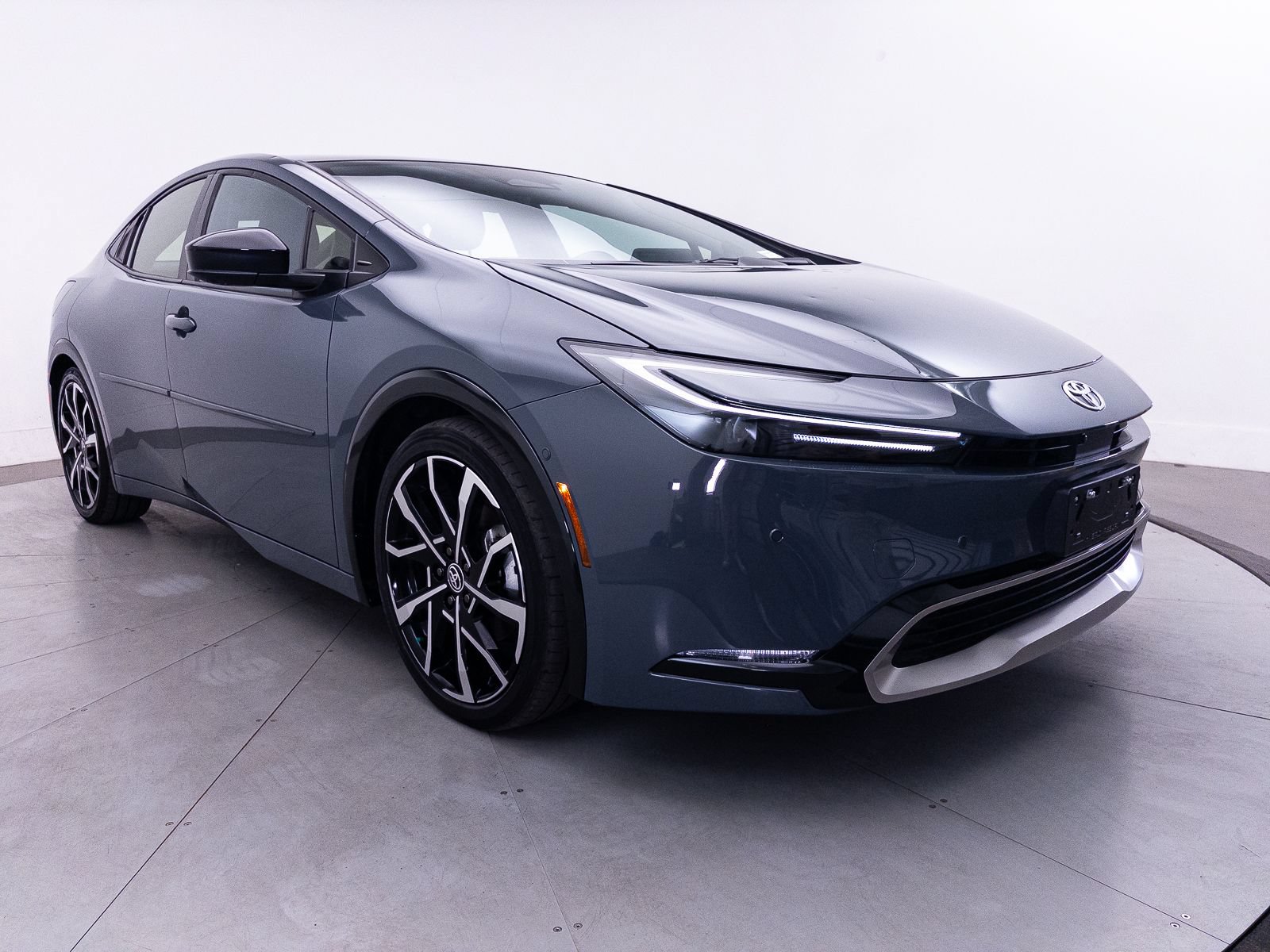 Used 2023 Toyota Prius Prime Premium w/ Advanced Technology Package FWD image 13
