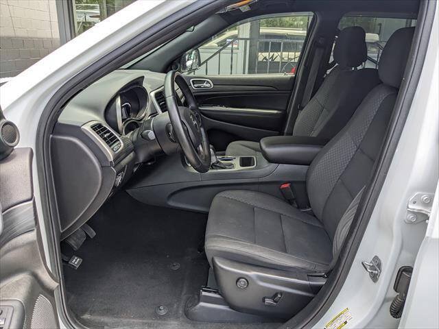Used 2019 Jeep Grand Cherokee Laredo w/ Security & Convenience Group AWD/4WD image 8