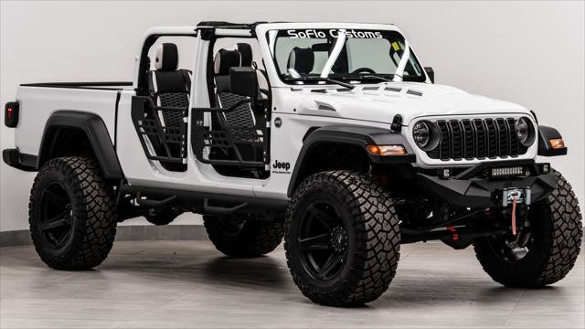 Used 2025 Jeep Gladiator Sport AWD/4WD image 13