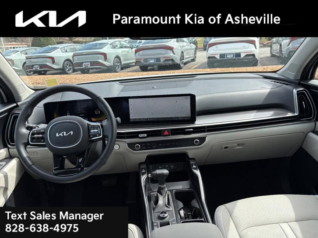 Certified 2025 Kia Sorento EX w/ Panoramic Sunroof Package image 7