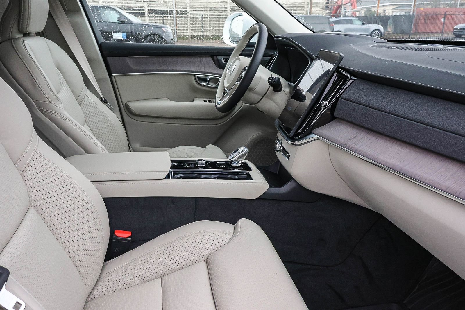New 2026 Volvo XC90 T8 Ultra w/ Protection Package Premier AWD/4WD image 17