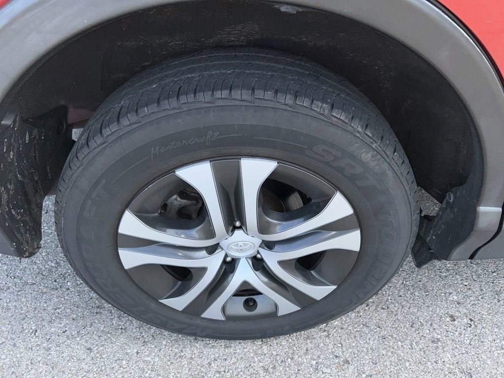 Used 2017 Toyota RAV4 LE image 18