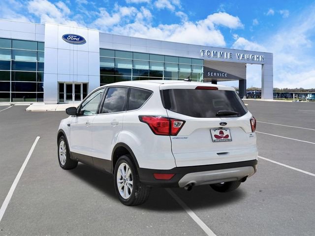 Used 2019 Ford Escape SE image 2