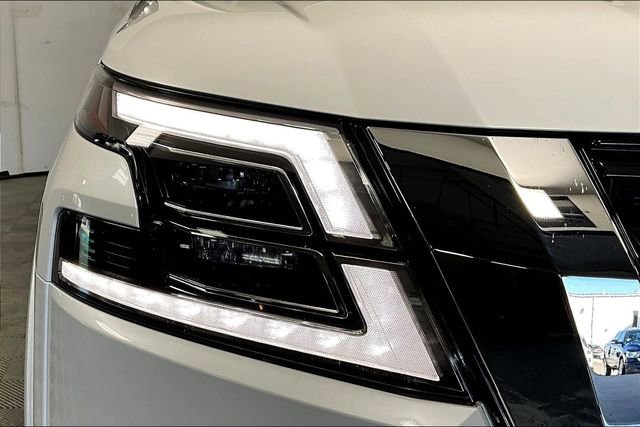 Used 2024 Nissan Armada Platinum w/ Cargo Package image 28