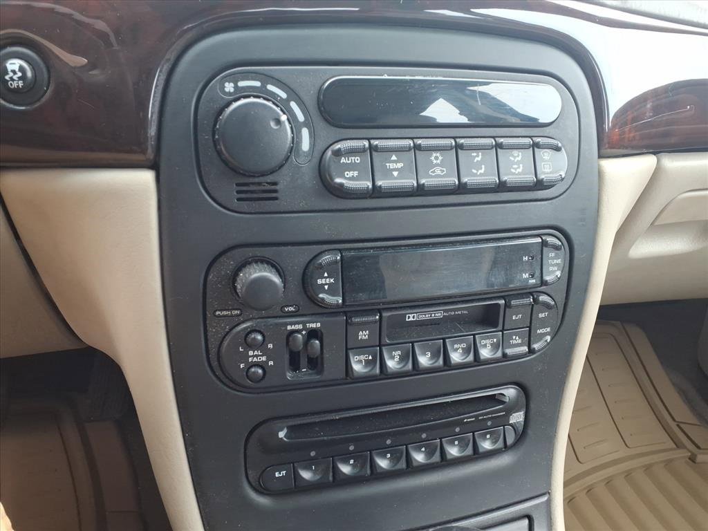 Used 2004 Chrysler 300M image 10