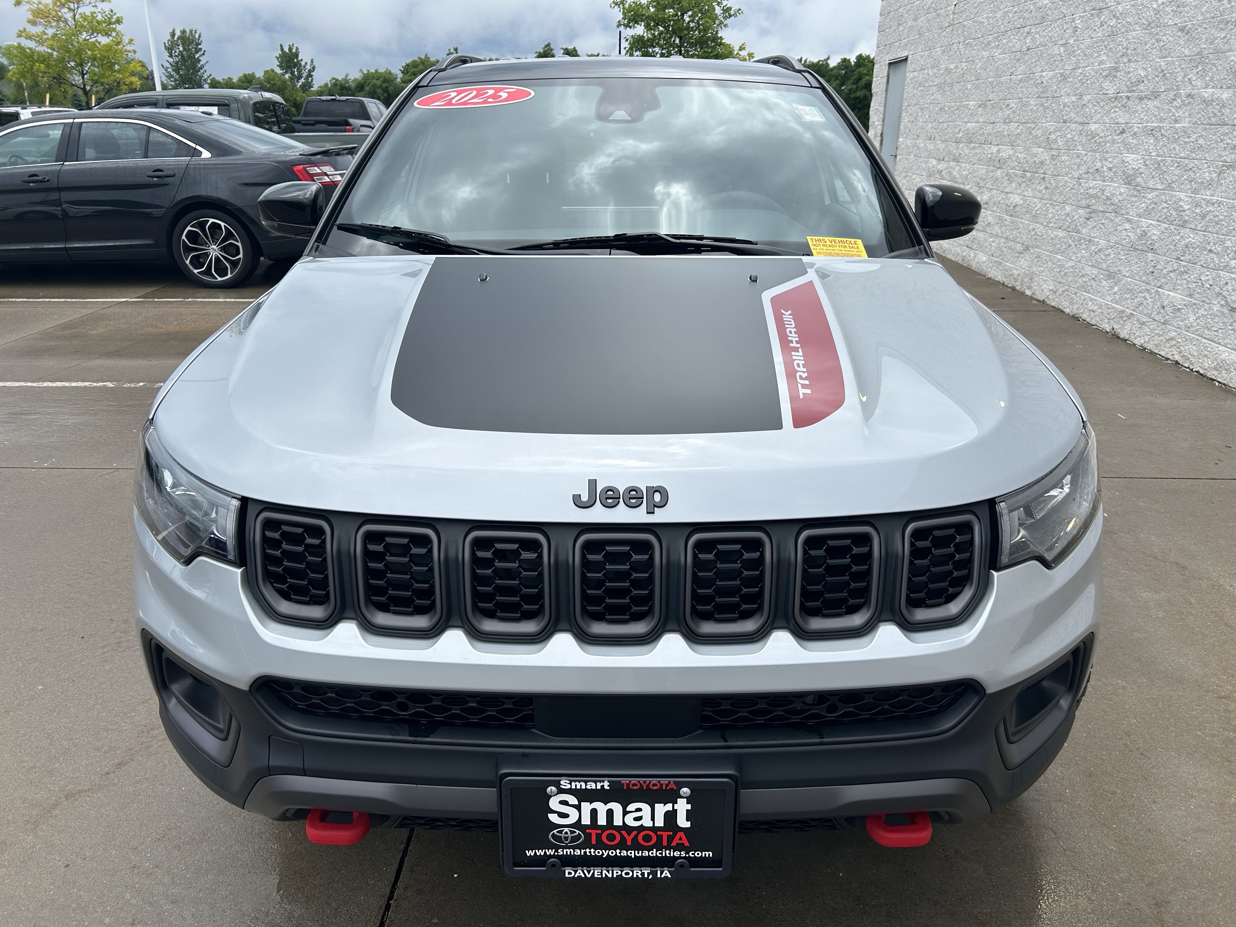 Used 2025 Jeep Compass Trailhawk AWD/4WD image 2