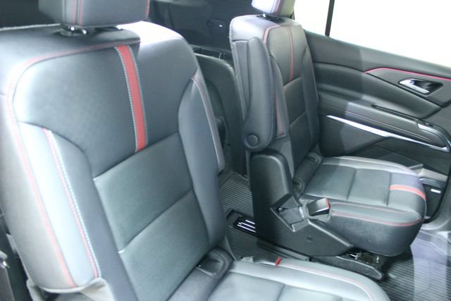 Used 2025 Chevrolet Traverse RS w/ LPO, Floor Liner Package AWD/4WD image 12