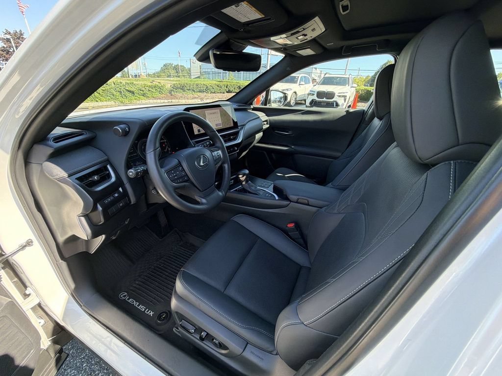 Used 2024 Lexus UX 250h AWD w/ Premium Package image 10
