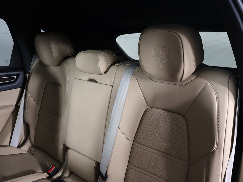 Used 2023 Porsche Cayenne Platinum Edition image 34