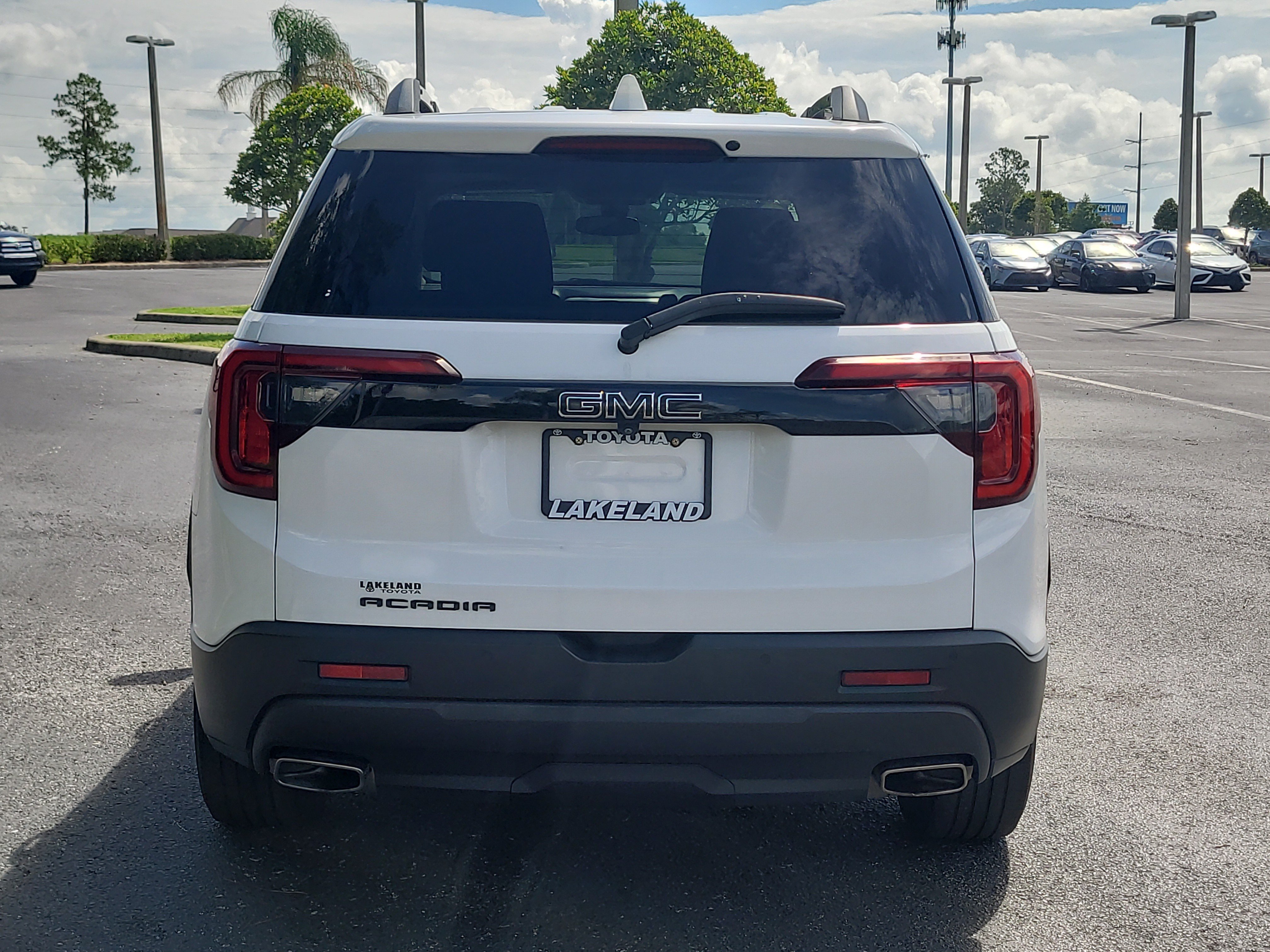 Used 2023 GMC Acadia SLE w/ Driver Convenience Package FWD image 6