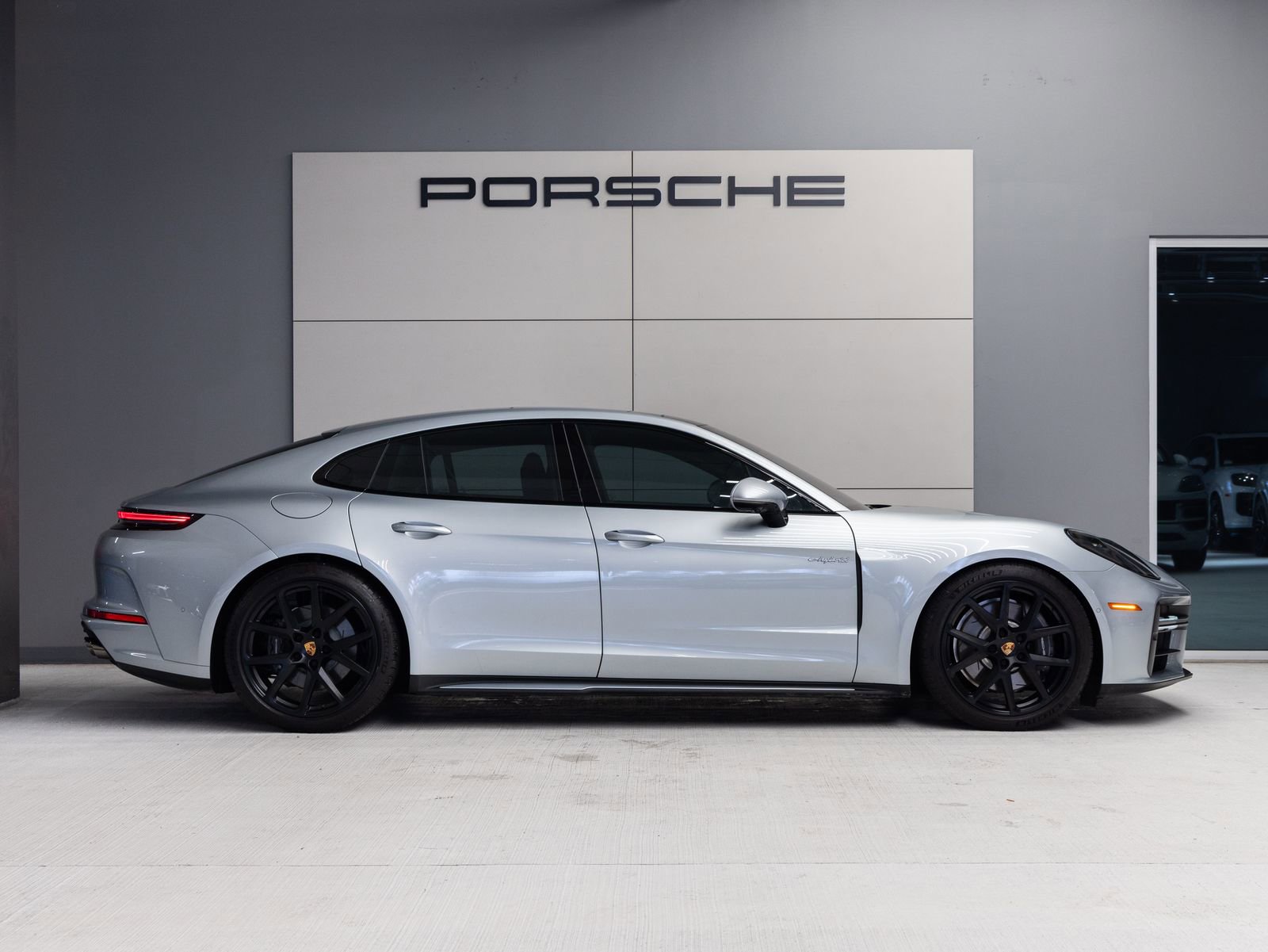 Certified 2025 Porsche Panamera 4 E-Hybrid AWD/4WD image 8