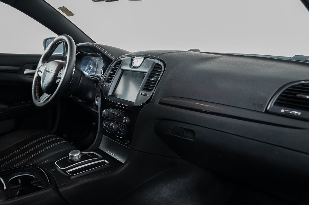 Used 2015 Chrysler 300 S AWD/4WD image 38