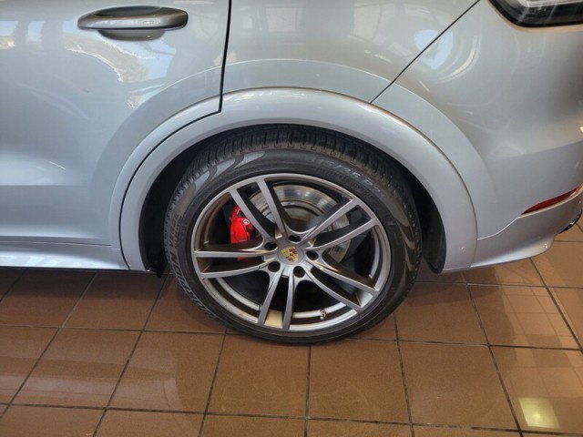 Used 2022 Porsche Cayenne GTS image 9