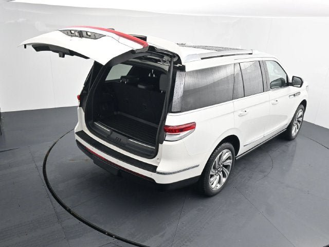 Used 2023 Lincoln Navigator Reserve AWD/4WD image 30
