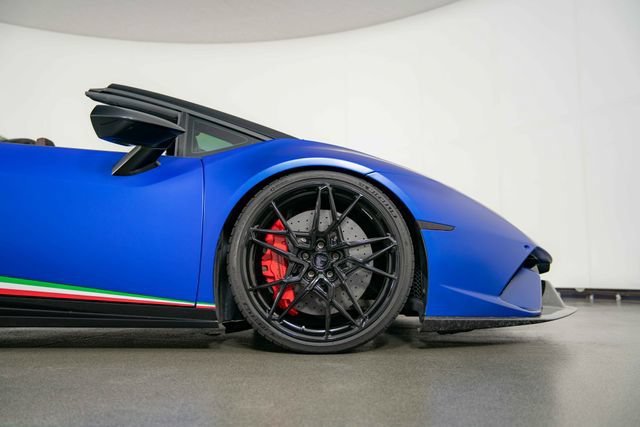 Used 2019 Lamborghini Huracan Performante AWD/4WD image 11