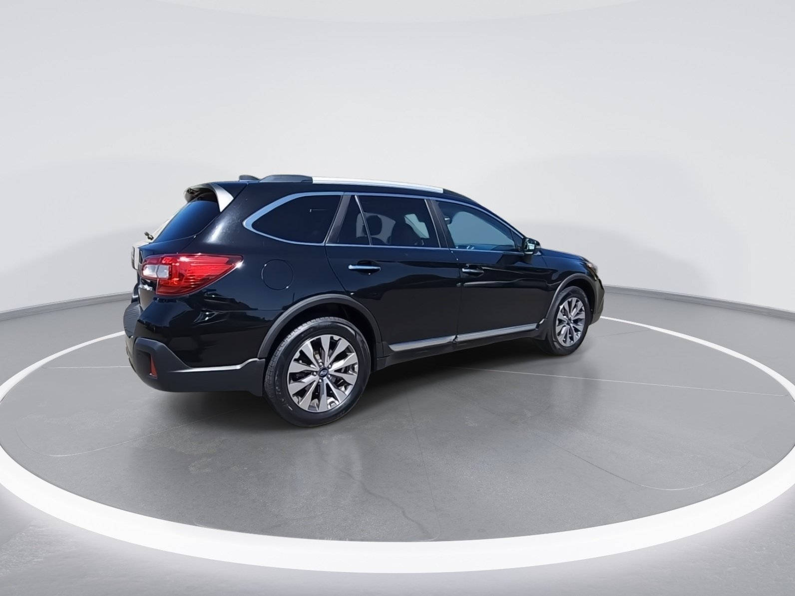 Used 2019 Subaru Outback 2.5i Touring w/ Protection Package #1 AWD/4WD image 8