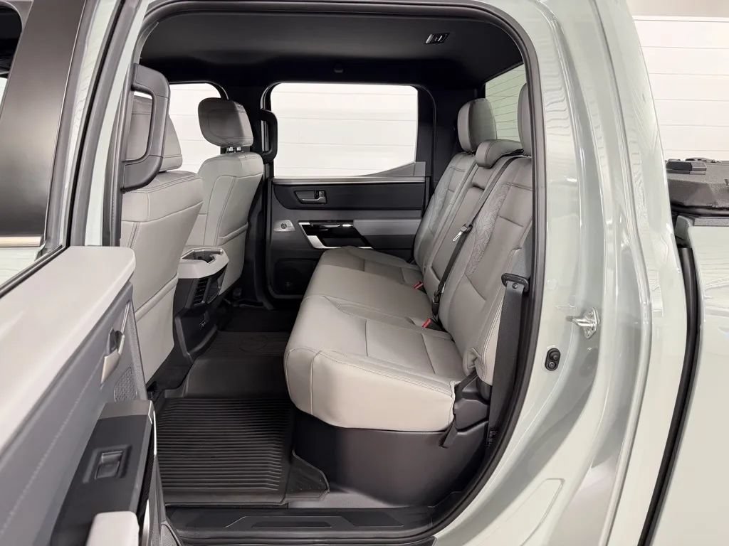 Used 2025 Toyota Tundra Limited AWD/4WD image 29
