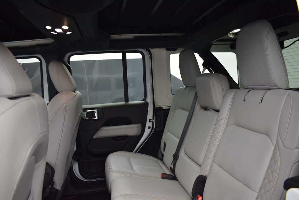 Used 2022 Jeep Wrangler Unlimited Sahara AWD/4WD image 10
