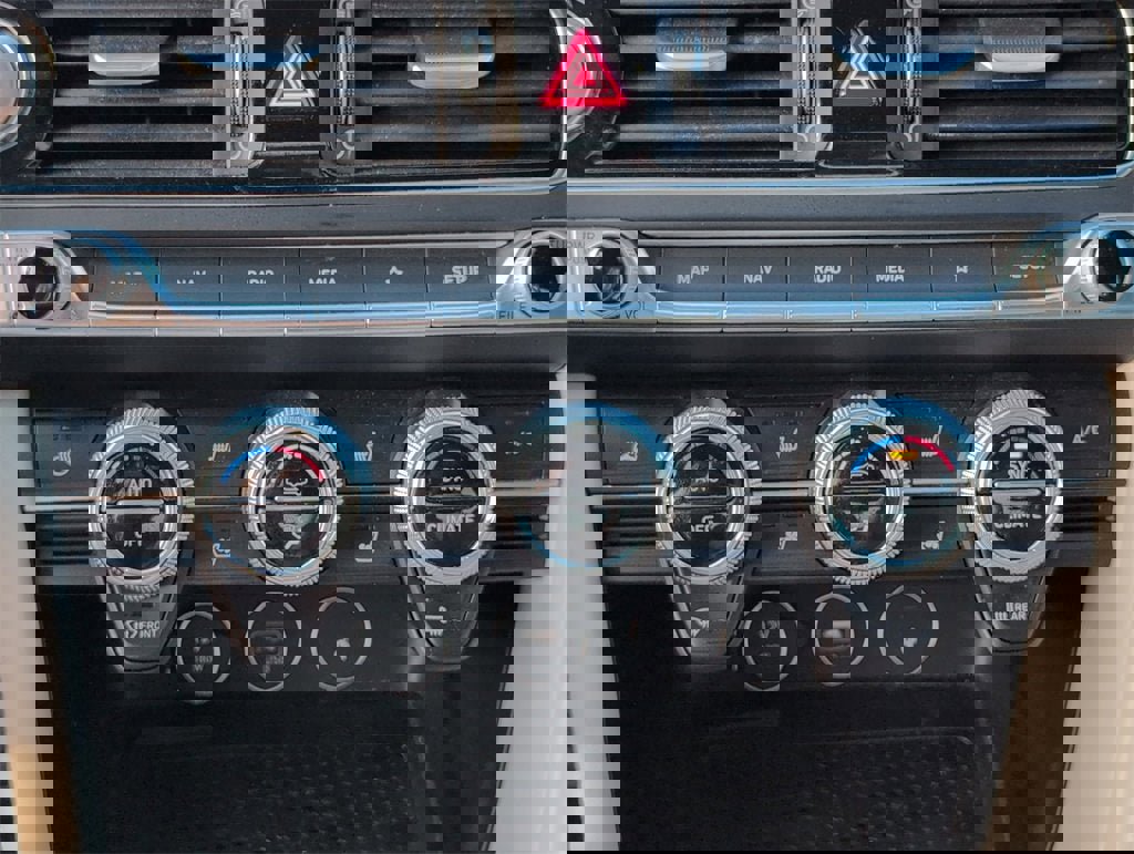 Used 2022 Genesis G70 3.3T image 20