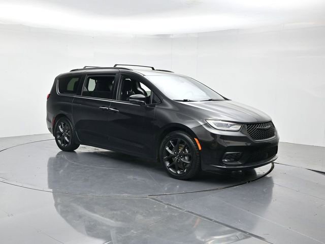 Used 2021 Chrysler Pacifica Touring w/ S Appearance Package