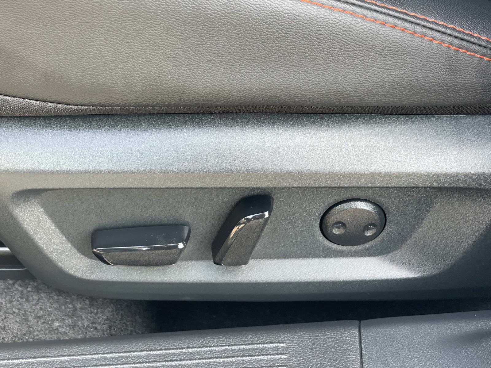 Used 2025 Nissan Rogue SV image 19