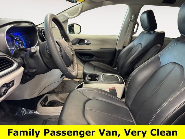 Used 2024 Chrysler Pacifica Touring-L FWD image 5