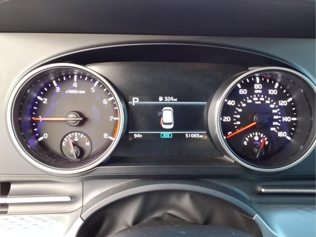 Used 2024 Kia Carnival LX FWD image 23