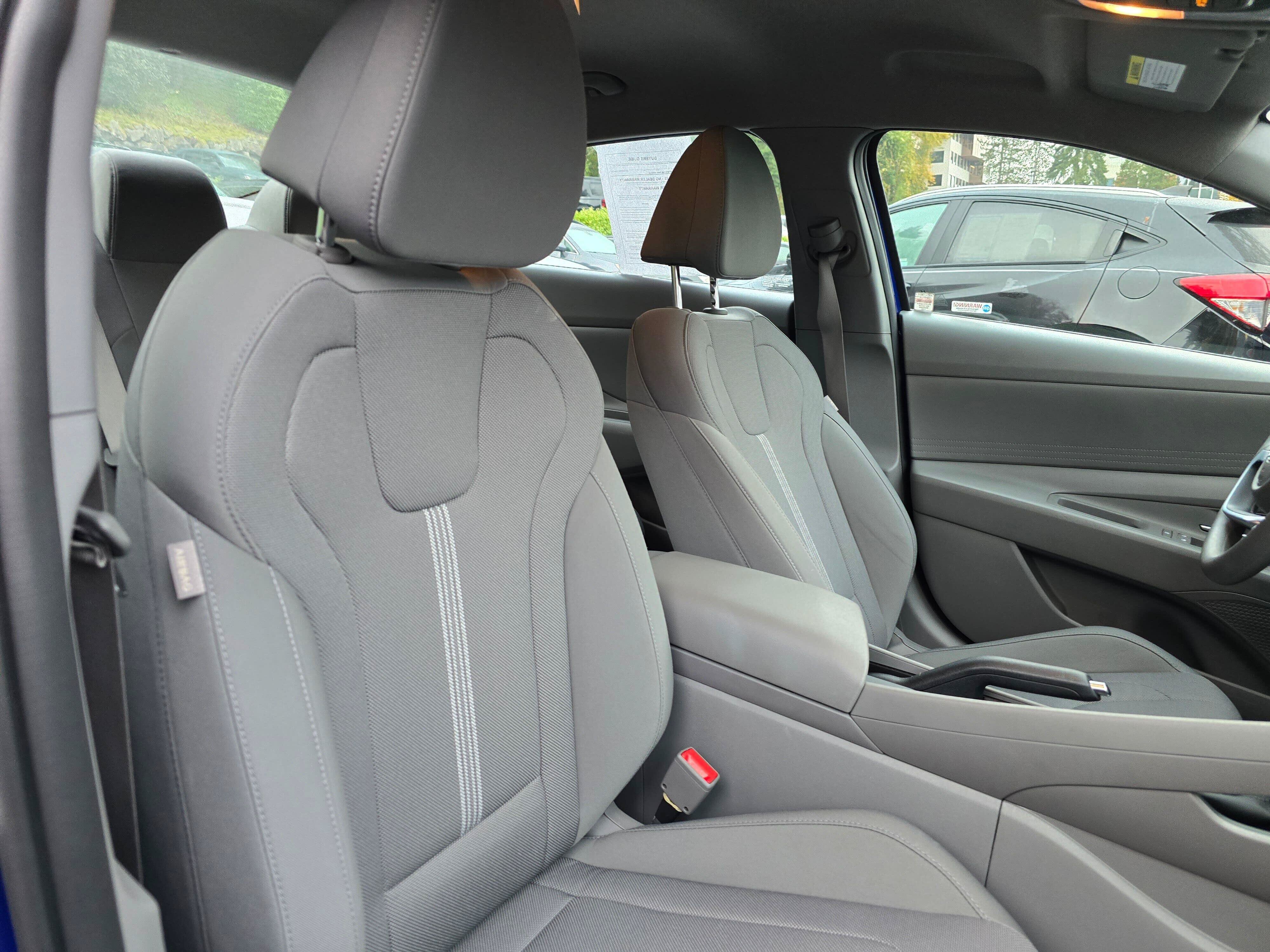 Used 2022 Hyundai Elantra SE FWD image 10