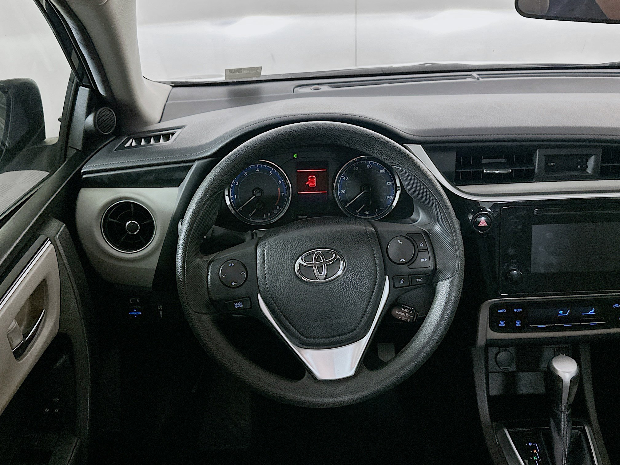 Used 2019 Toyota Corolla LE w/ Carpet Mat Package (TMS) FWD image 17
