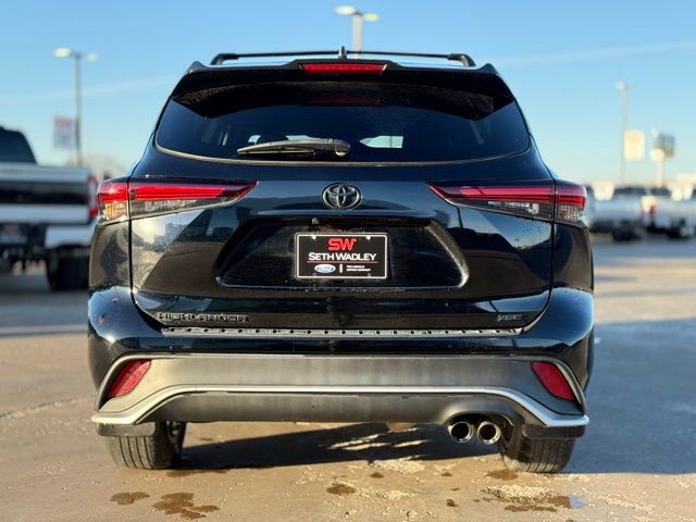 Used 2024 Toyota Highlander XSE FWD image 7