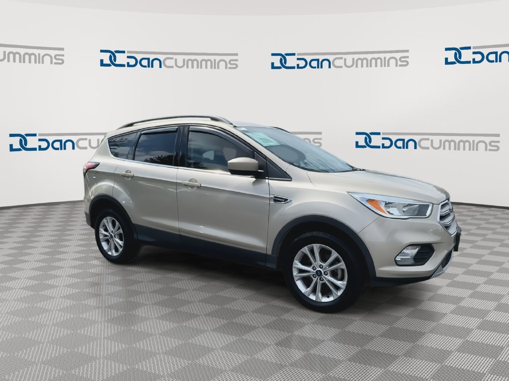 Used 2018 Ford Escape SE FWD image 2