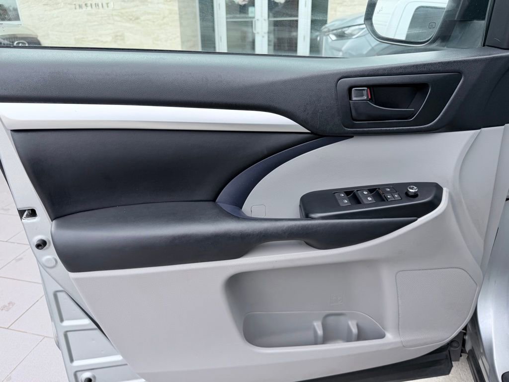 Used 2019 Toyota Highlander Plus image 12