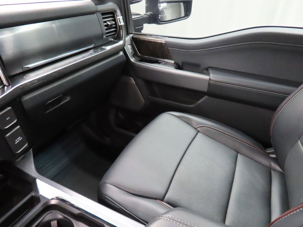 Used 2024 Ford F350 Lariat w/ Chrome Package image 32