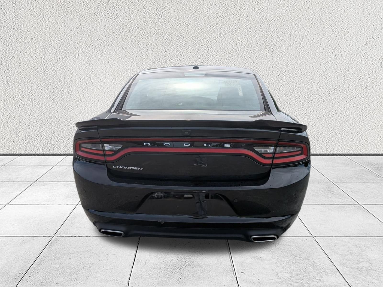 Used 2022 Dodge Charger SXT w/ Leather Interior Group RWD image 4