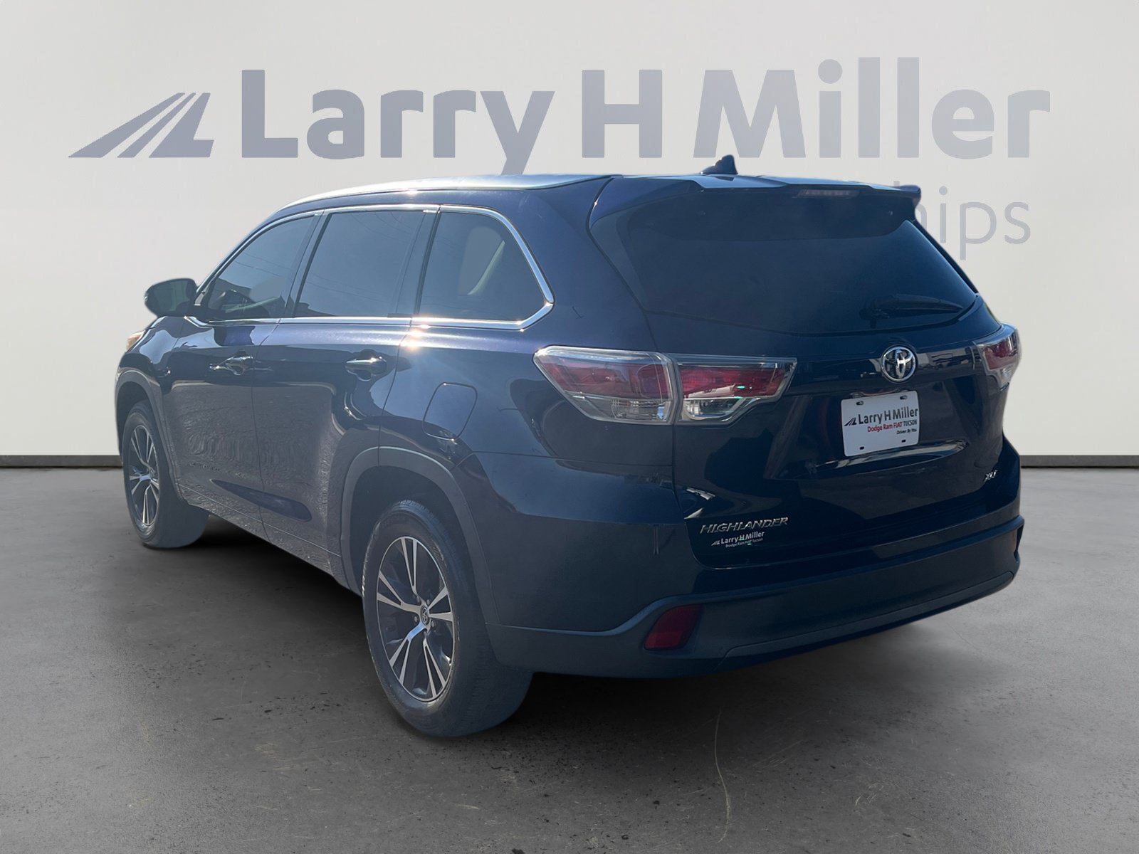 Used 2016 Toyota Highlander XLE FWD image 3