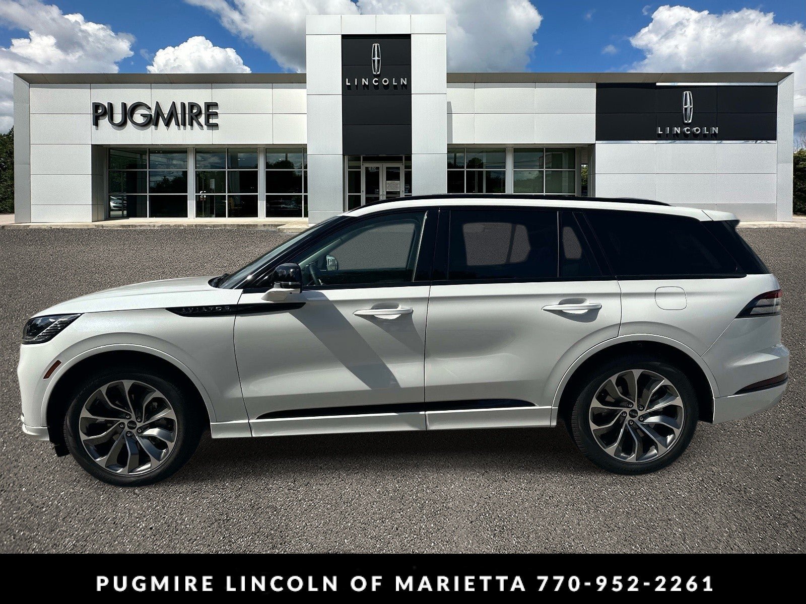 New 2026 Lincoln Aviator 2WD w/ Jet Appearance Package image 4