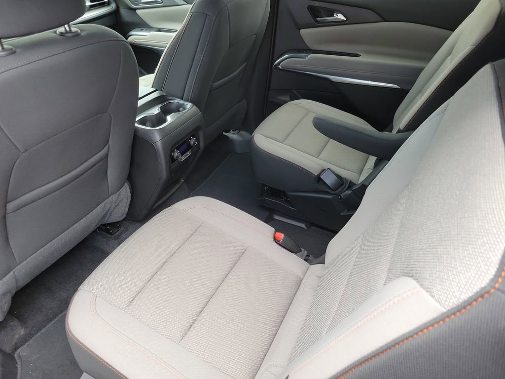 Used 2025 Chevrolet Traverse LT image 12