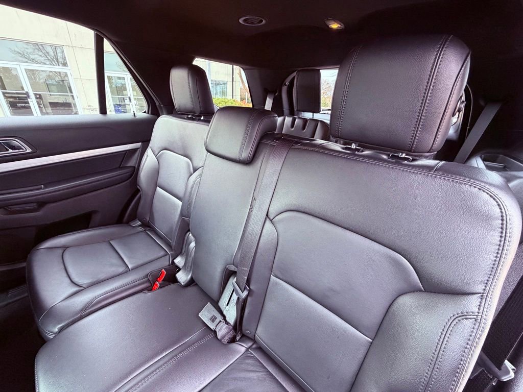 Used 2017 Ford Explorer XLT w/ Equipment Group 202A image 11