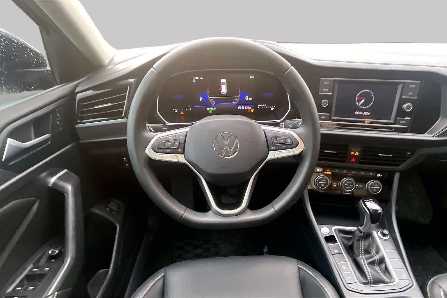 Used 2024 Volkswagen Jetta SE w/ Panoramic Sunroof Package FWD image 6
