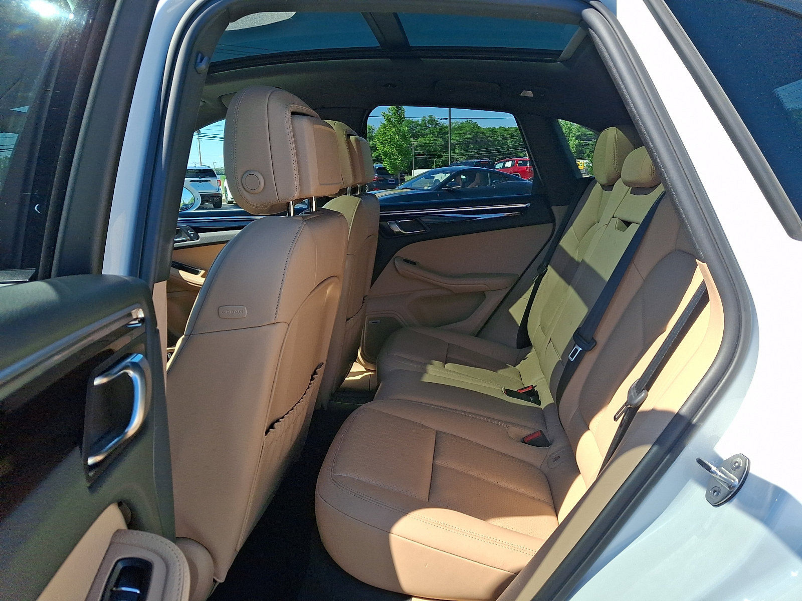 Used 2022 Porsche Macan AWD/4WD image 9