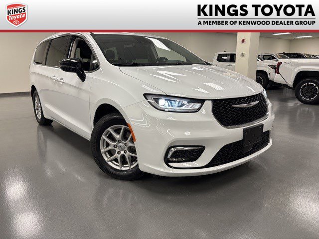 Used 2024 Chrysler Pacifica Touring-L