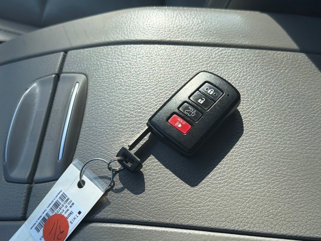 Used 2017 Toyota Highlander XLE image 28