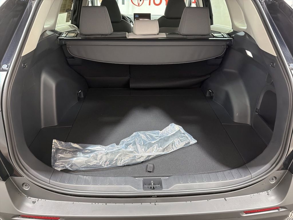 Used 2025 Toyota RAV4 XLE image 17