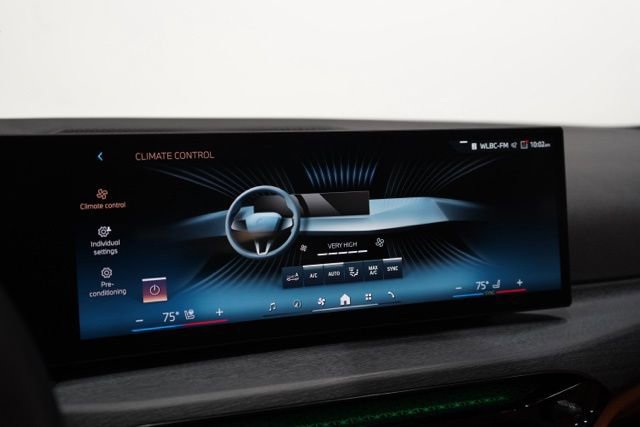 Used 2025 BMW 330i xDrive Sedan w/ M Sport Package image 27