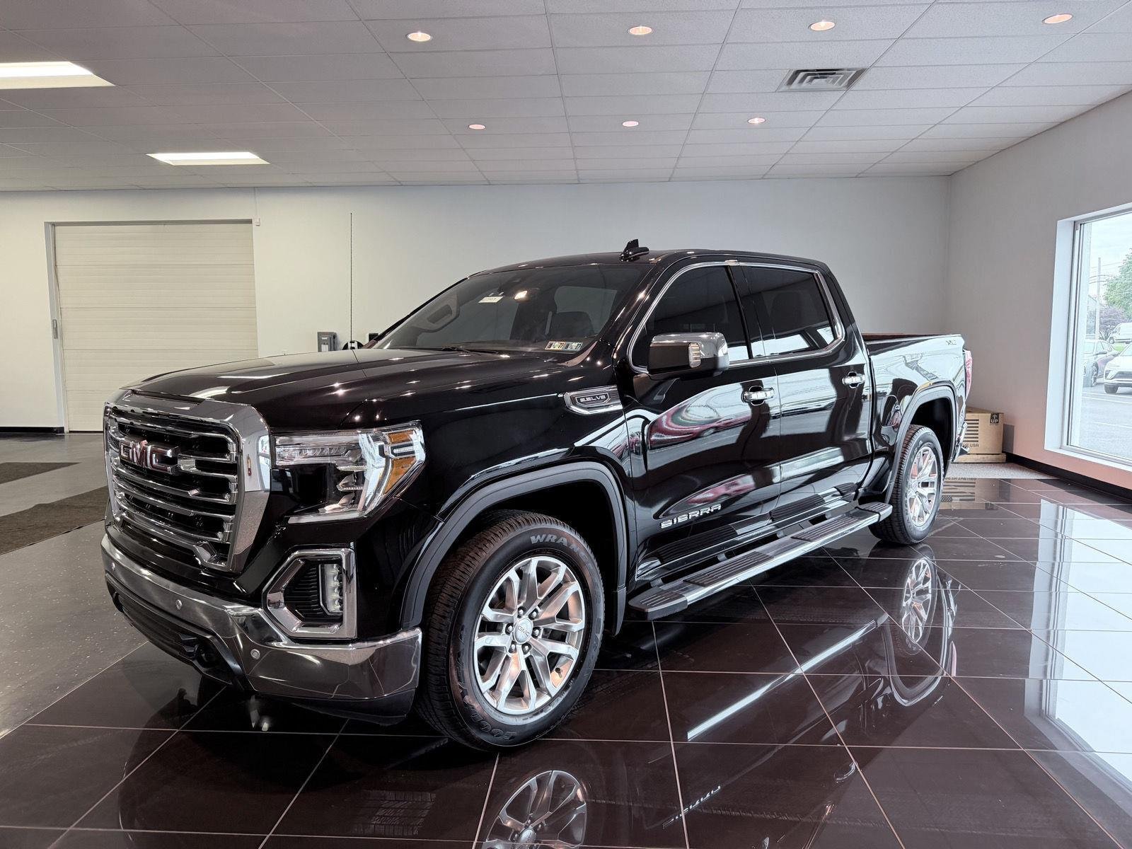 Used 2021 GMC Sierra 1500 SLT w/ SLT Premium Plus Package AWD/4WD image 2