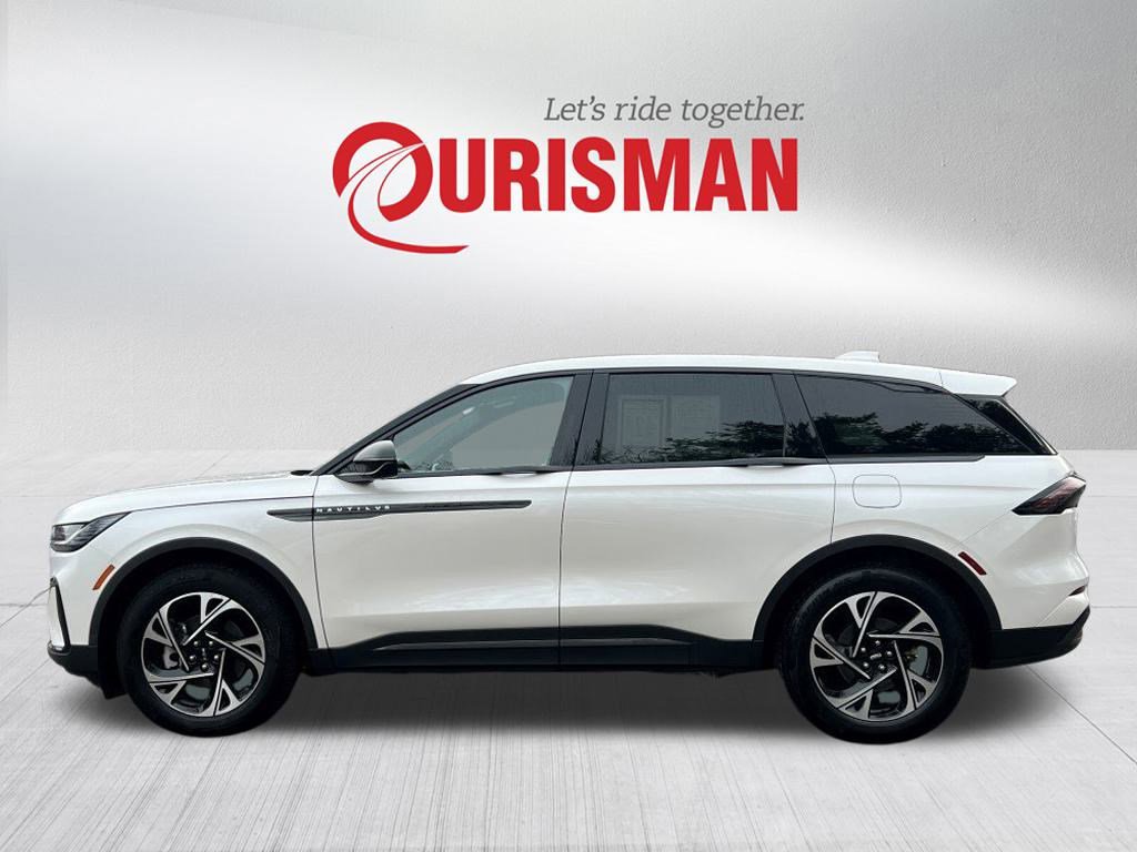 Used 2025 Lincoln Nautilus Premier w/ Equipment Group 102A image 3