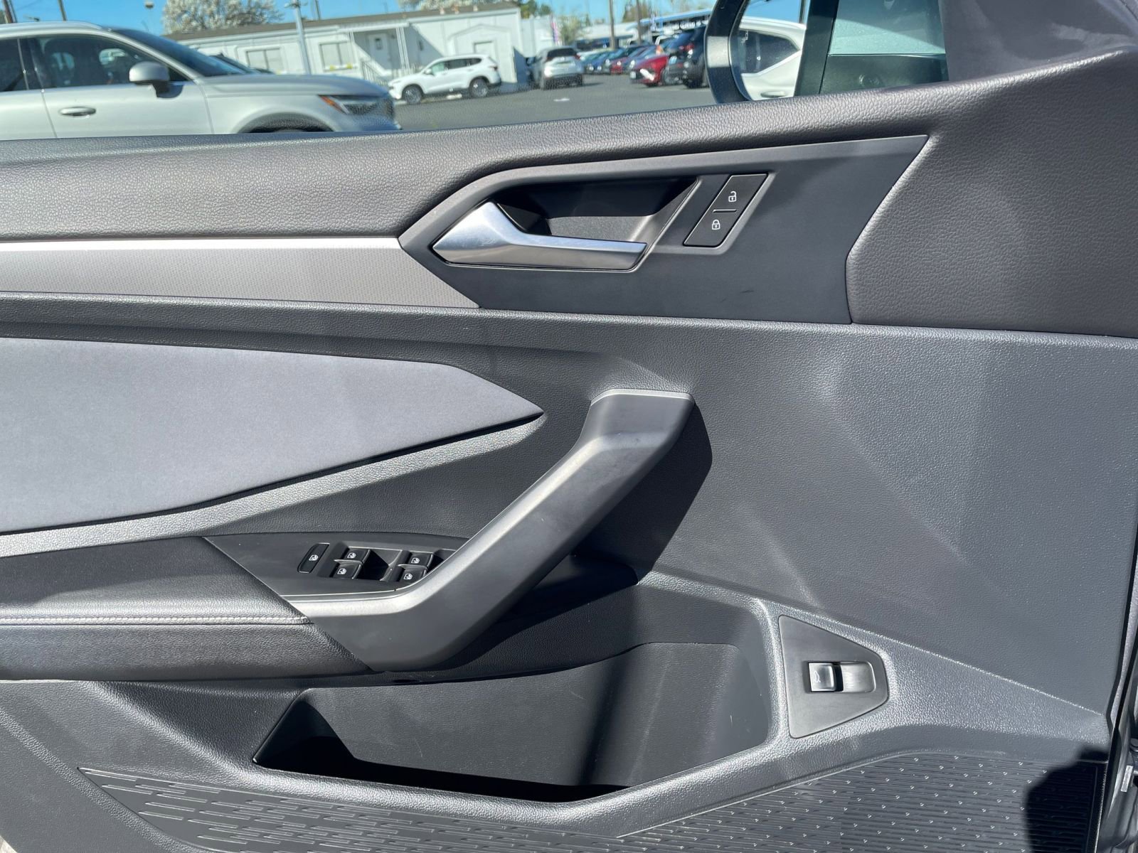 Used 2025 Volkswagen Jetta SE image 18