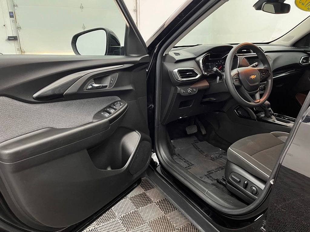 Used 2023 Chevrolet TrailBlazer LT AWD/4WD image 15