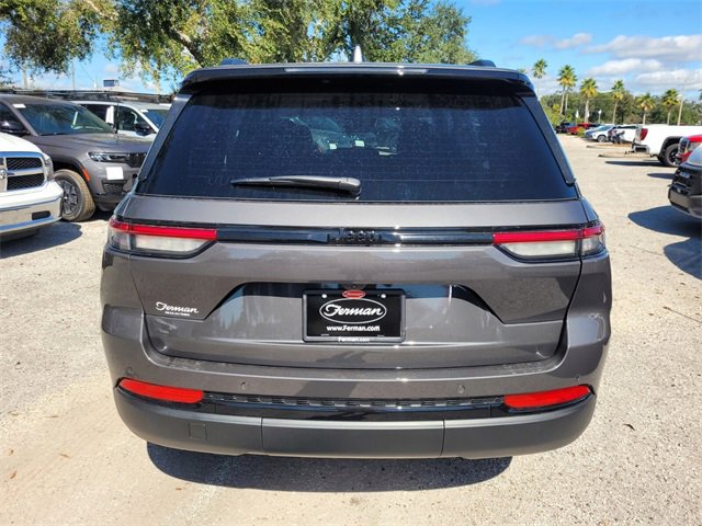 New 2025 Jeep Grand Cherokee Altitude image 12
